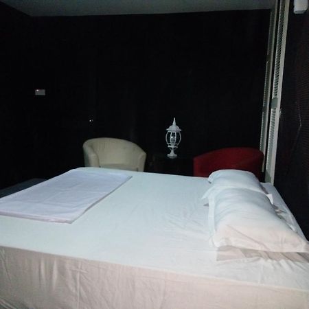 Transit Room Klia - Residence Villa Kampong Kubang Beras Buitenkant foto