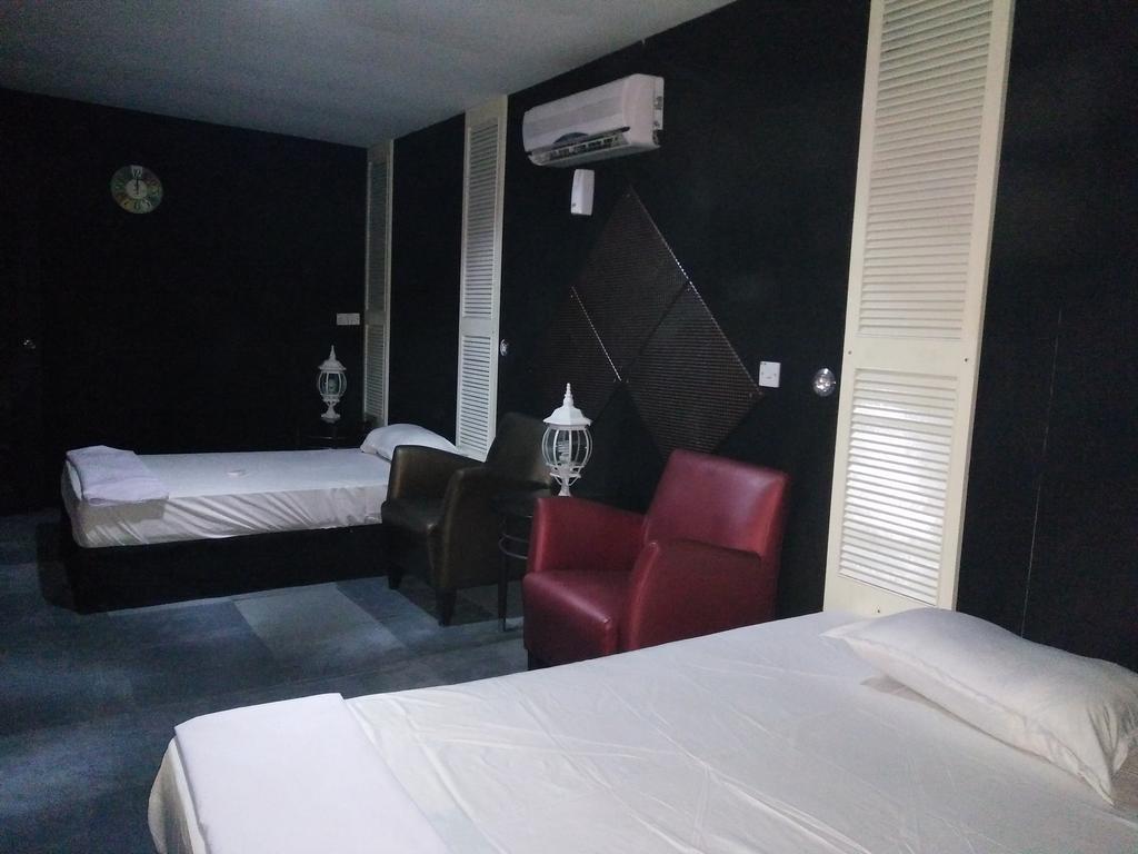 Transit Room Klia - Residence Villa Kampong Kubang Beras Buitenkant foto