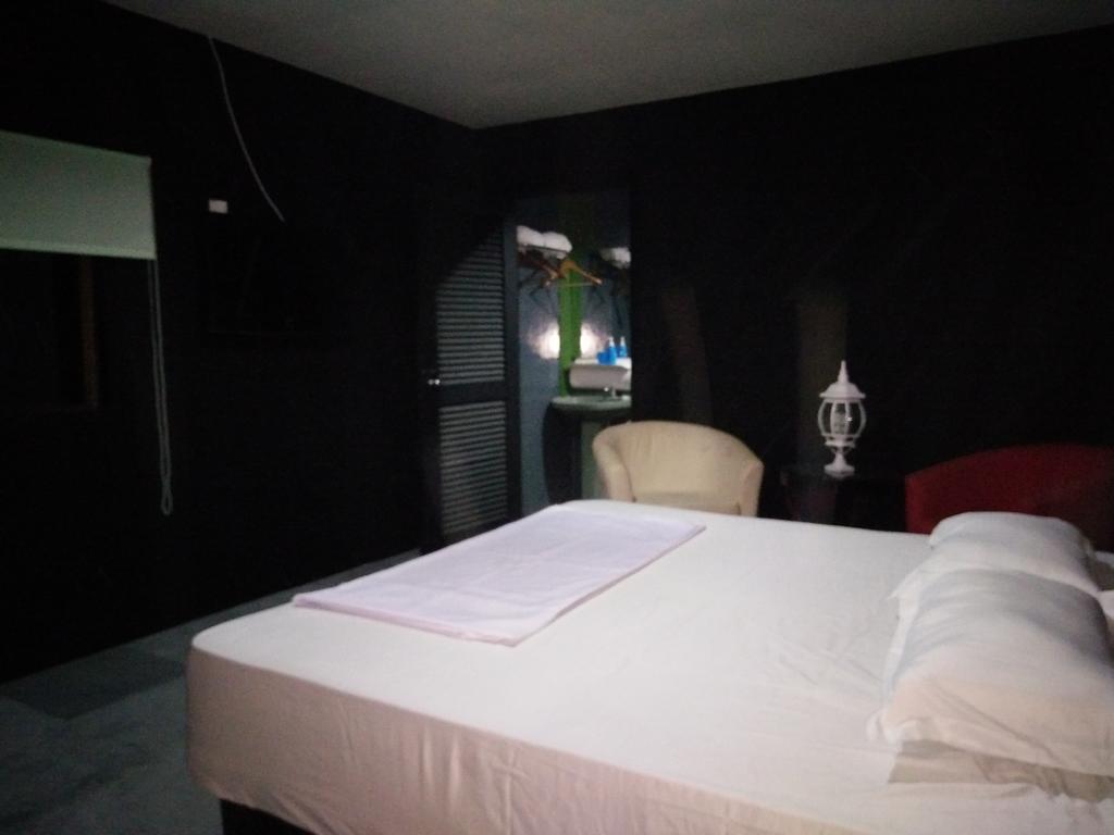 Transit Room Klia - Residence Villa Kampong Kubang Beras Buitenkant foto