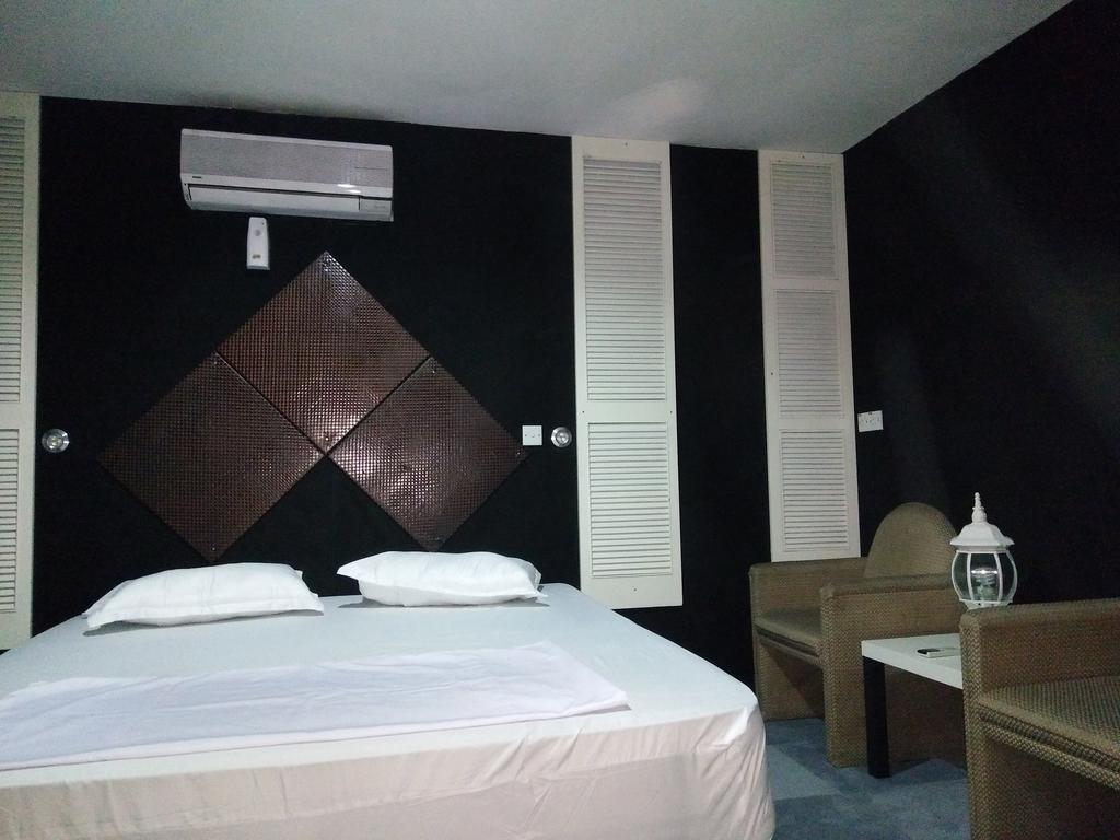 Transit Room Klia - Residence Villa Kampong Kubang Beras Buitenkant foto