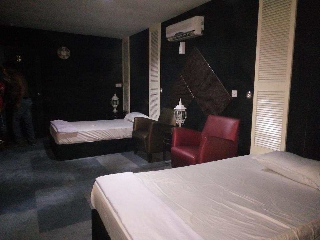 Transit Room Klia - Residence Villa Kampong Kubang Beras Buitenkant foto